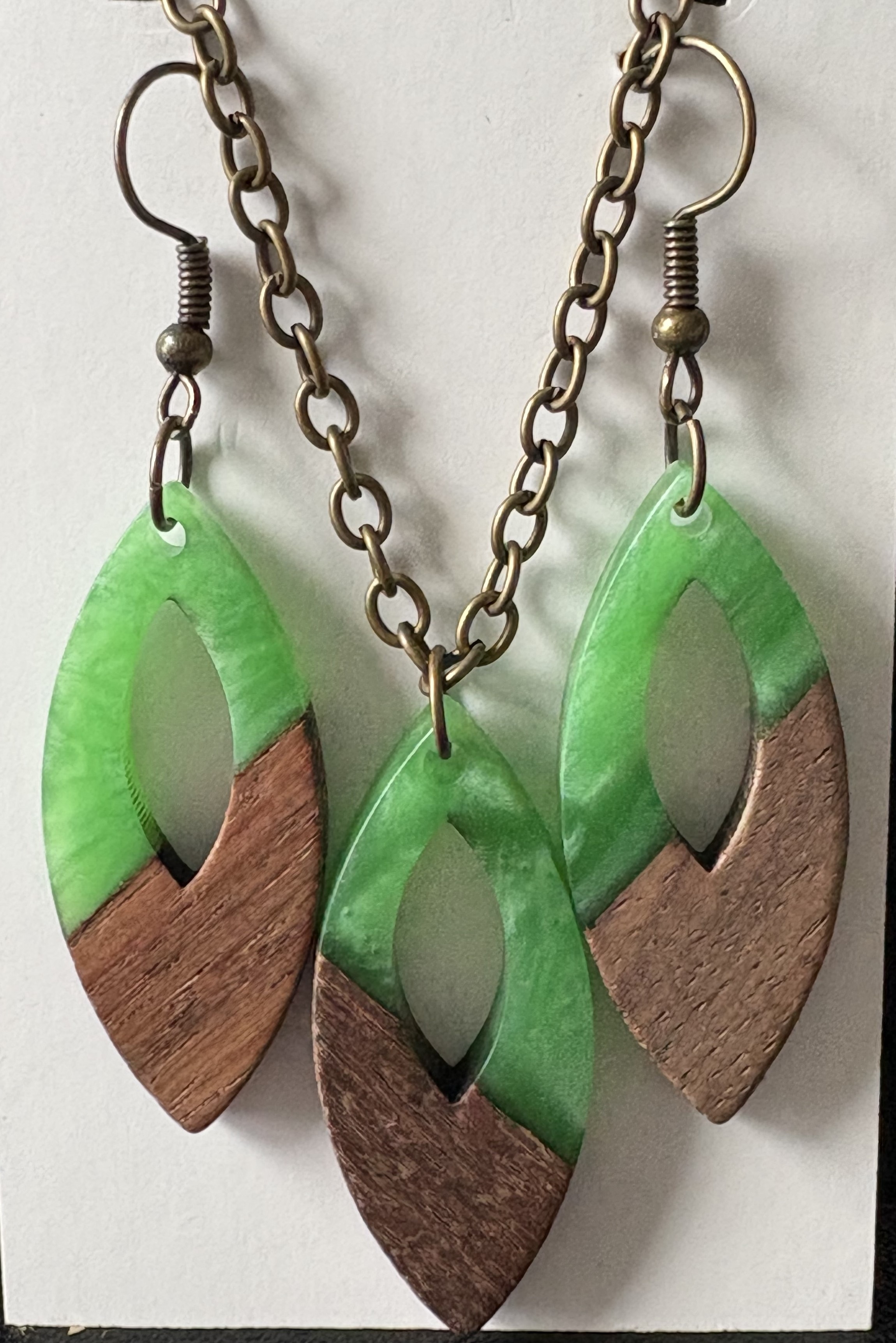 Green wood jewelry set